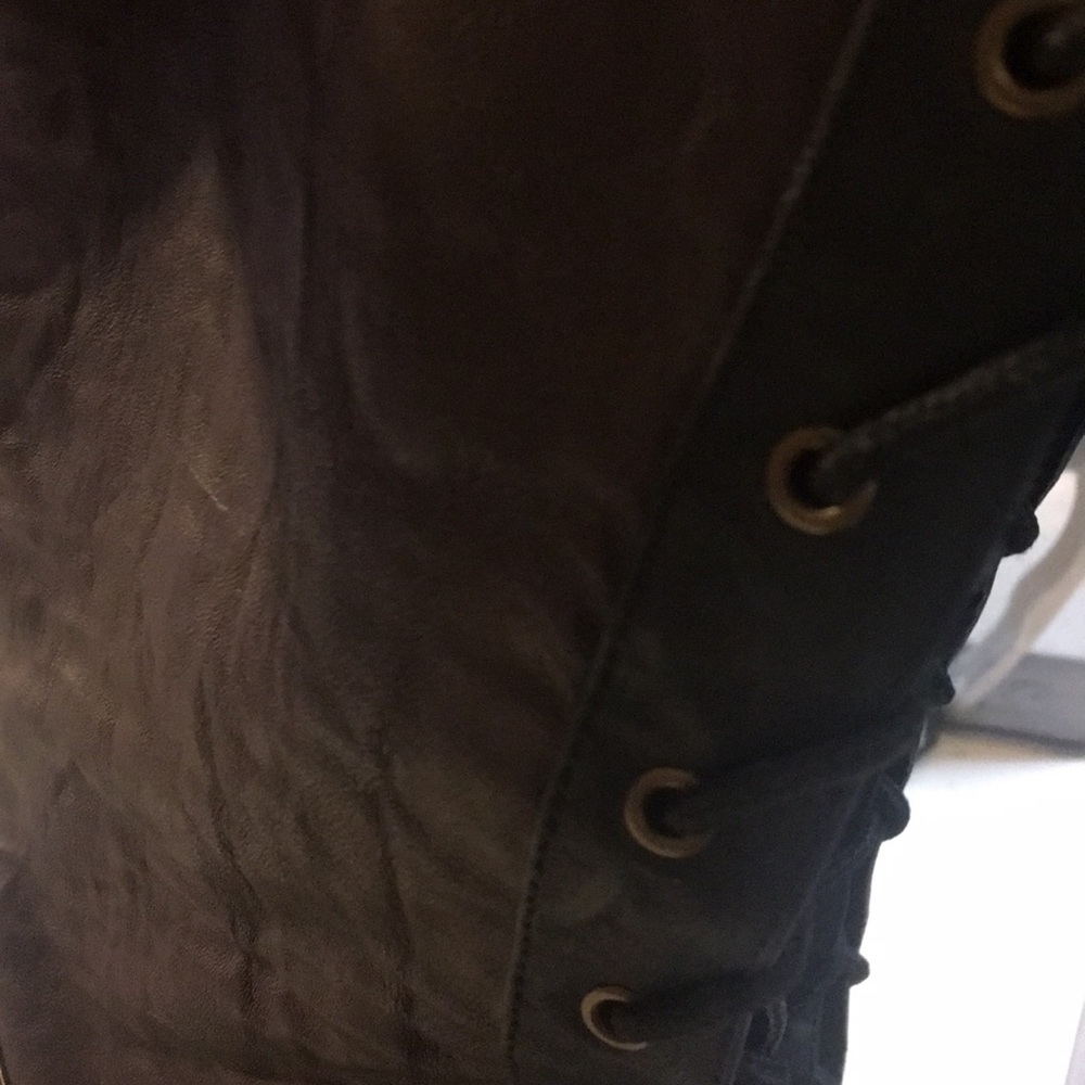 Boots - Picture 7 of 8